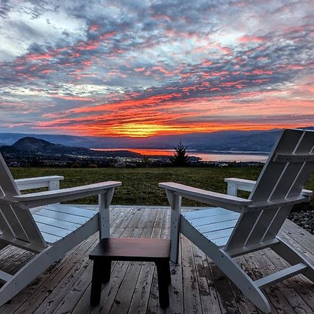 Autumn Lane B&B, Farmhouse Elegance & Stunning Lakeviews 西基隆拿 外观 照片