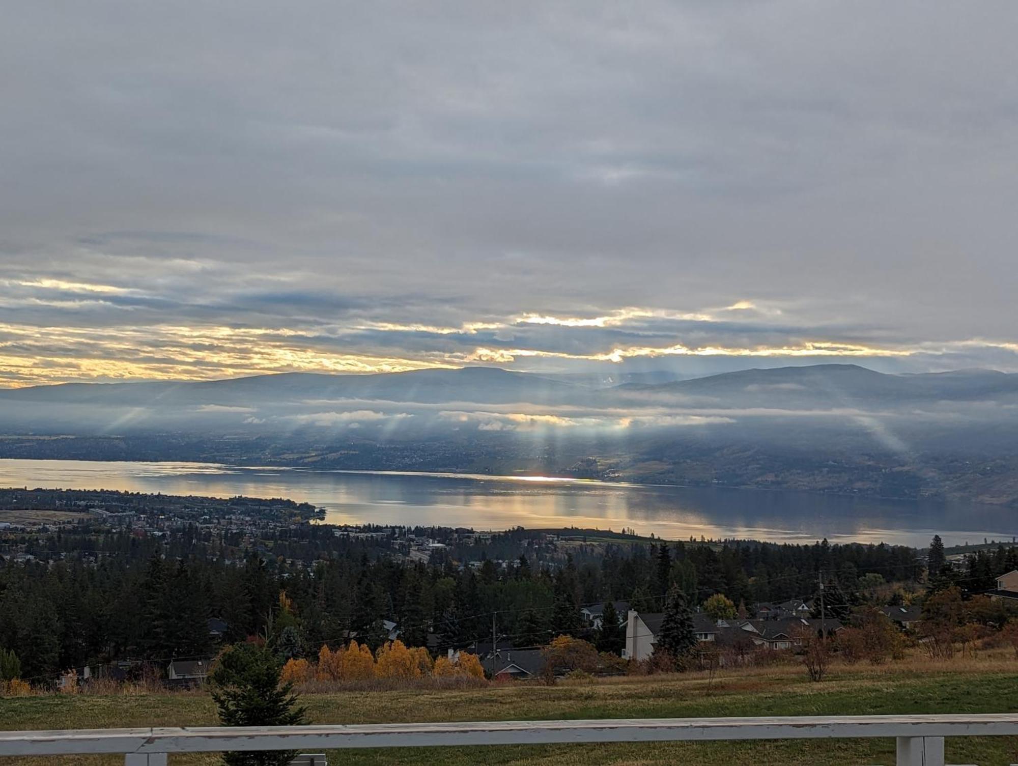 Autumn Lane B&B, Farmhouse Elegance & Stunning Lakeviews 西基隆拿 外观 照片