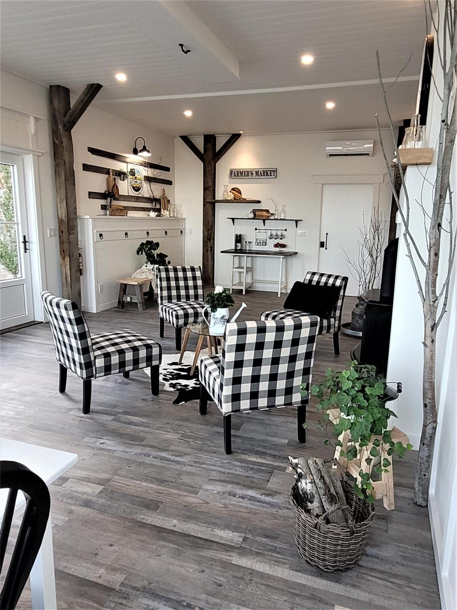 Autumn Lane B&B, Farmhouse Elegance & Stunning Lakeviews 西基隆拿 外观 照片