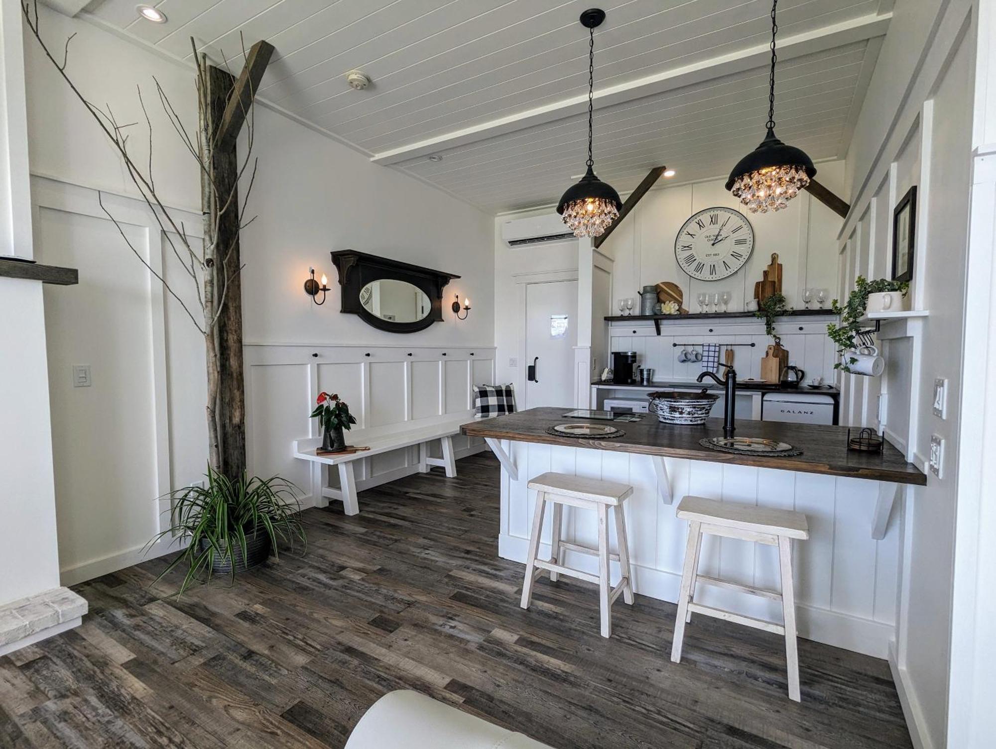 Autumn Lane B&B, Farmhouse Elegance & Stunning Lakeviews 西基隆拿 外观 照片