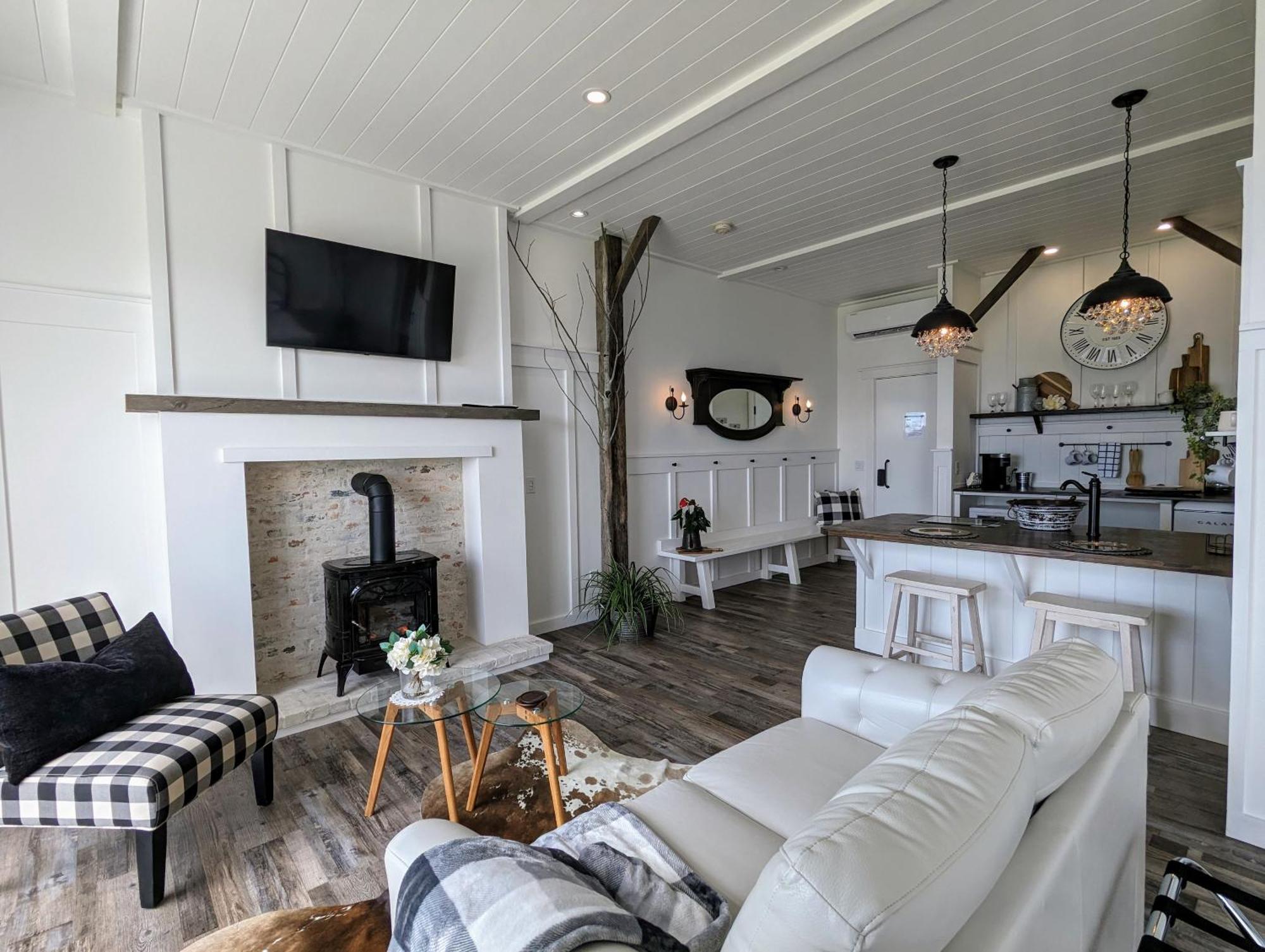 Autumn Lane B&B, Farmhouse Elegance & Stunning Lakeviews 西基隆拿 外观 照片