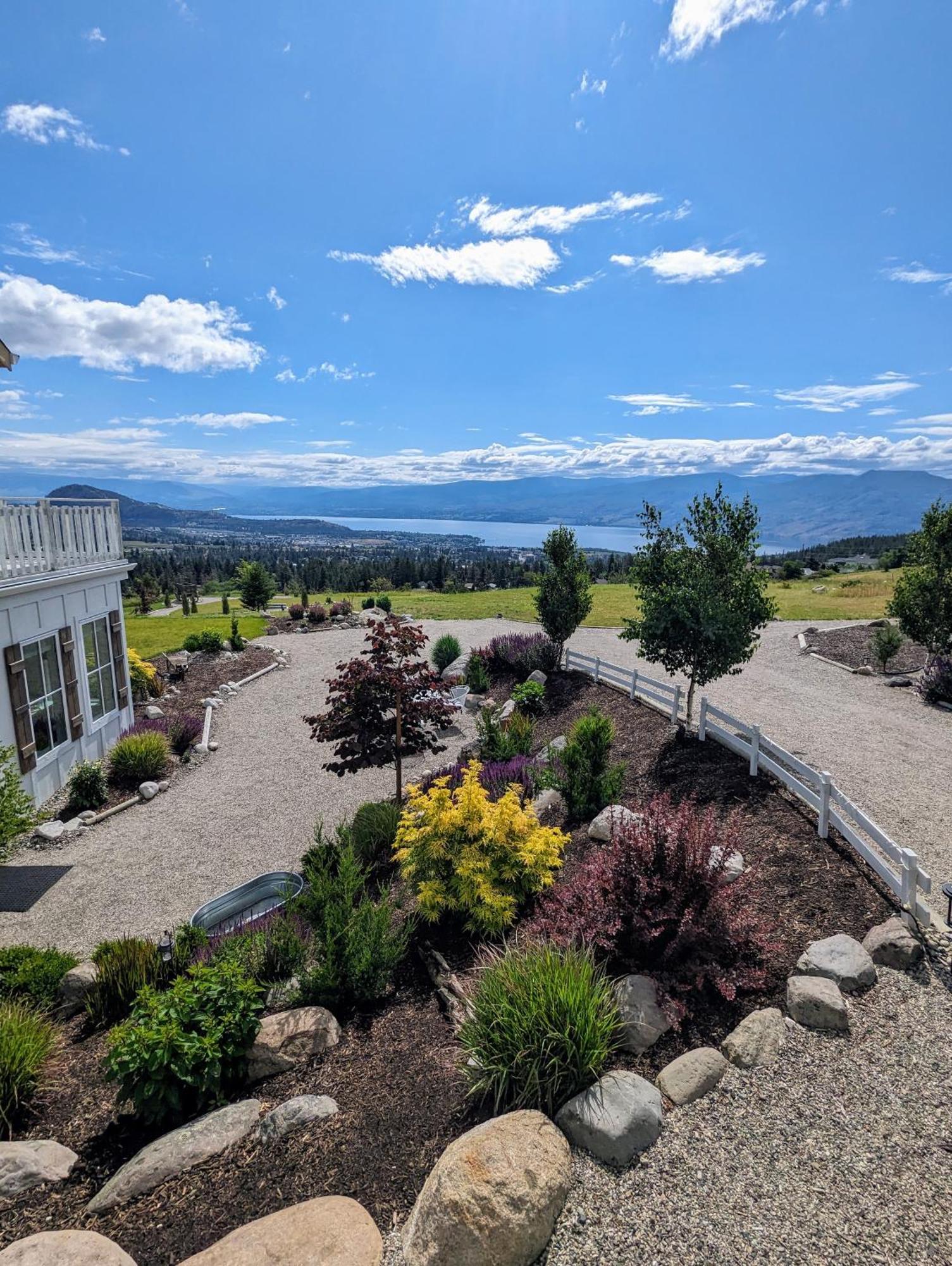 Autumn Lane B&B, Farmhouse Elegance & Stunning Lakeviews 西基隆拿 外观 照片
